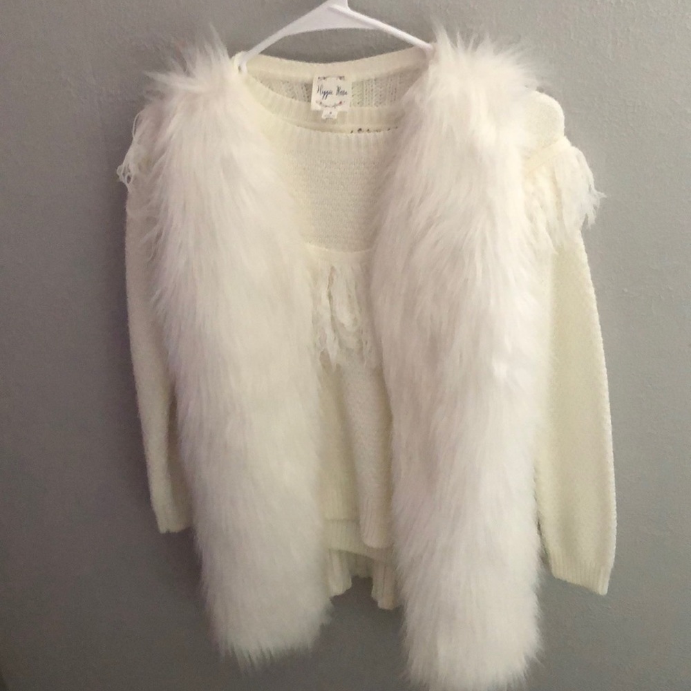 Sweater and faux fur half shirt